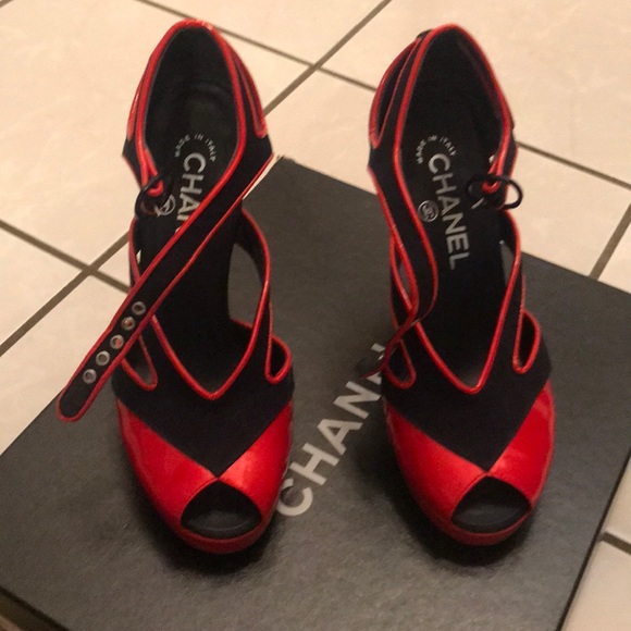 Chanel Navy and Red Heels size 35.5 Brand New Cond - Picture 4 of 8
